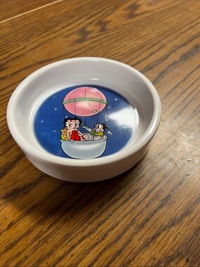 Betty Boop White Ceramic Jewelry Dish with Pink Balloon Graphic